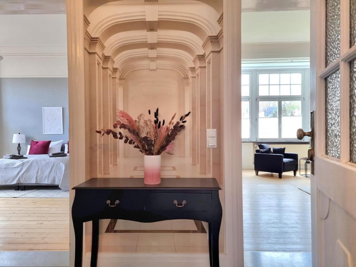 Charysma - Jugendstil Trifft Moderne, Schlafzimmer Mit Smart-Tv, Tischfussball, Darts, Parkplatz Χάμελν Εξωτερικό φωτογραφία